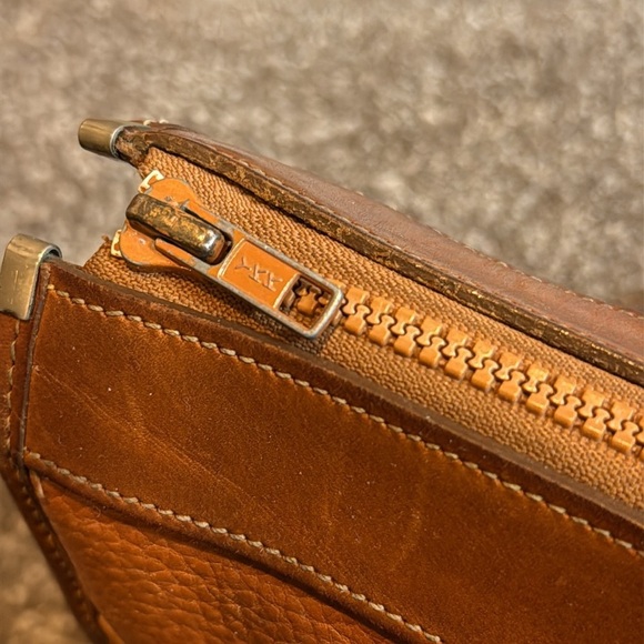 Vintage Dooney & Bourke AWL Shoulder Satchel Zipper British Tan Crossbody R21 - Picture 6 of 15